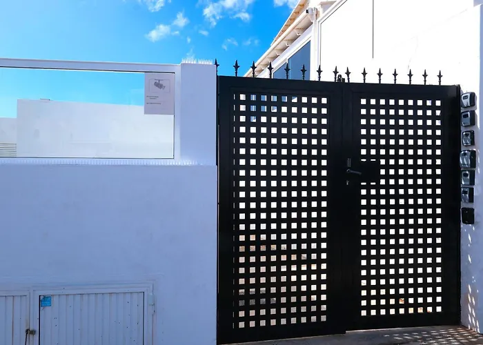 L Azdora La Concha Luxury House-shared Pool *