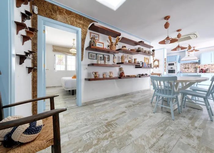 L Azdora La Concha Luxury House-shared Pool Tatil Evi Playa Honda (Lanzarote)