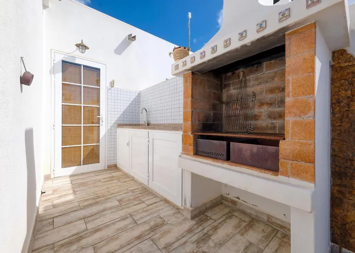 L Azdora La Concha Luxury House-shared Pool Playa Honda (Lanzarote)