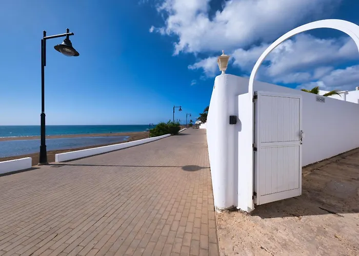 Tatil Evi L Azdora La Concha Luxury House-shared Pool Playa Honda (Lanzarote)