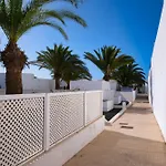 L Azdora La Concha Luxury House-shared Pool * Playa Honda (Lanzarote)