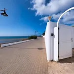 Dom wakacyjny L Azdora La Concha Luxury House-shared Pool Playa Honda (Lanzarote)