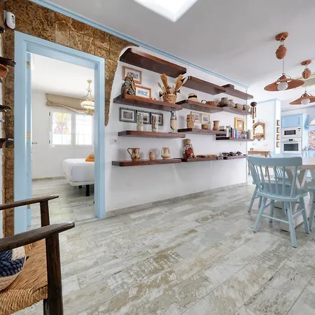 L Azdora La Concha Luxury House-shared Pool Tatil Evi Playa Honda (Lanzarote)