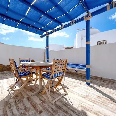 L Azdora La Concha Luxury House-shared Pool Tatil Evi Playa Honda (Lanzarote)