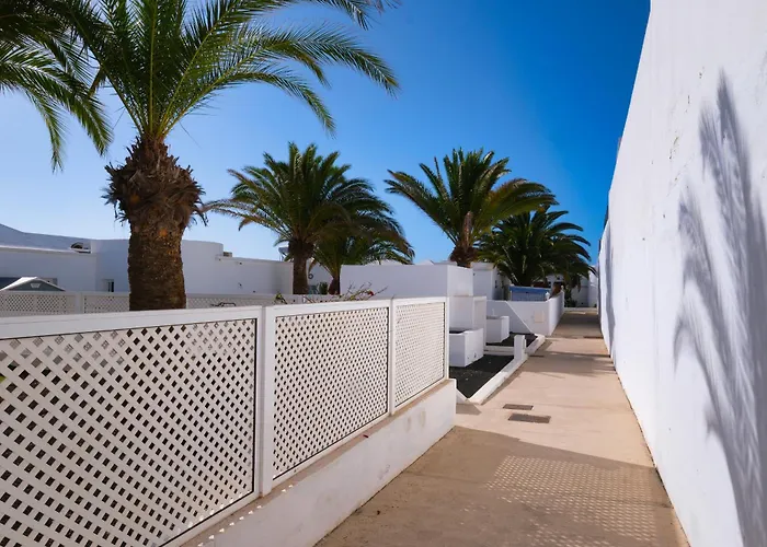L Azdora La Concha Luxury House-shared Pool * Playa Honda (Lanzarote)
