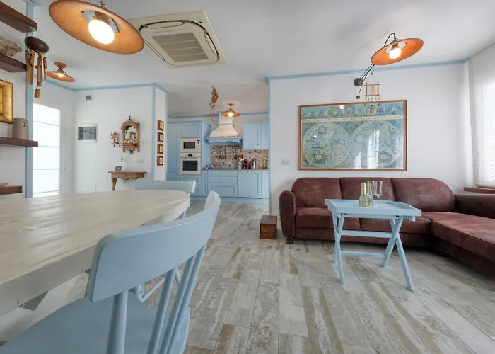 L Azdora La Concha Luxury House-shared Pool